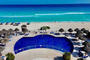 Exclusive Beachfront Apartment in the Hotel Zone - Tranquil and Central Location